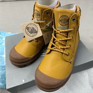 Palladium waterproof boys girls kids winter boots 13.5 children size